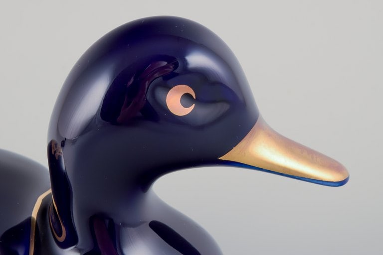 Limoges, France. Two porcelain ducks decorated with 22-karat gold leaf and a beautiful royal blue - 4