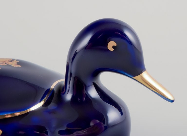 Limoges, France. Two porcelain ducks decorated with 22-karat gold leaf and a beautiful royal blue - 7