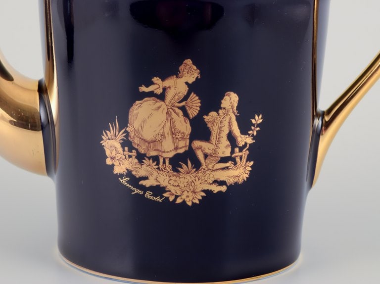 Limoges, France. Miniature Coffee pot and water jug in porcelain, decorated with 22-karat gold leaf - 3