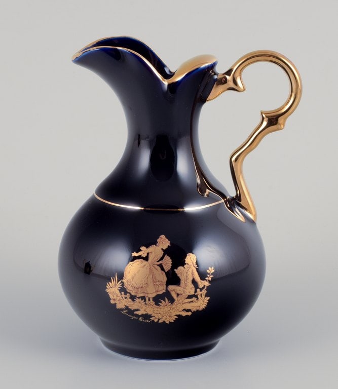 Limoges, France. Miniature Coffee pot and water jug in porcelain, decorated with 22-karat gold leaf - 5