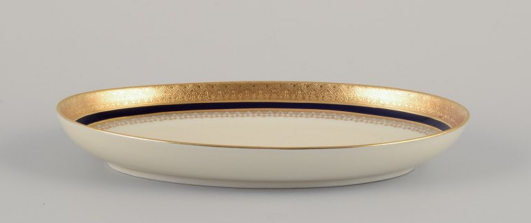 Hutschenreuther, Germany. Two plates and a sauce boat from the "Margarete" series. - 5