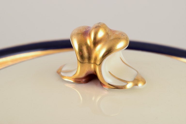 Hutschenreuther, Germany. Large covered bowl from the "Margarete" series. - 6