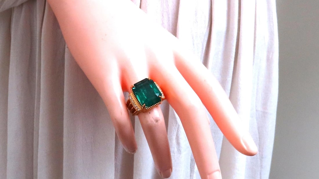 GIA Certified 12.70ct Natural Emerald Diamonds Ring 18kt 44214** - 6