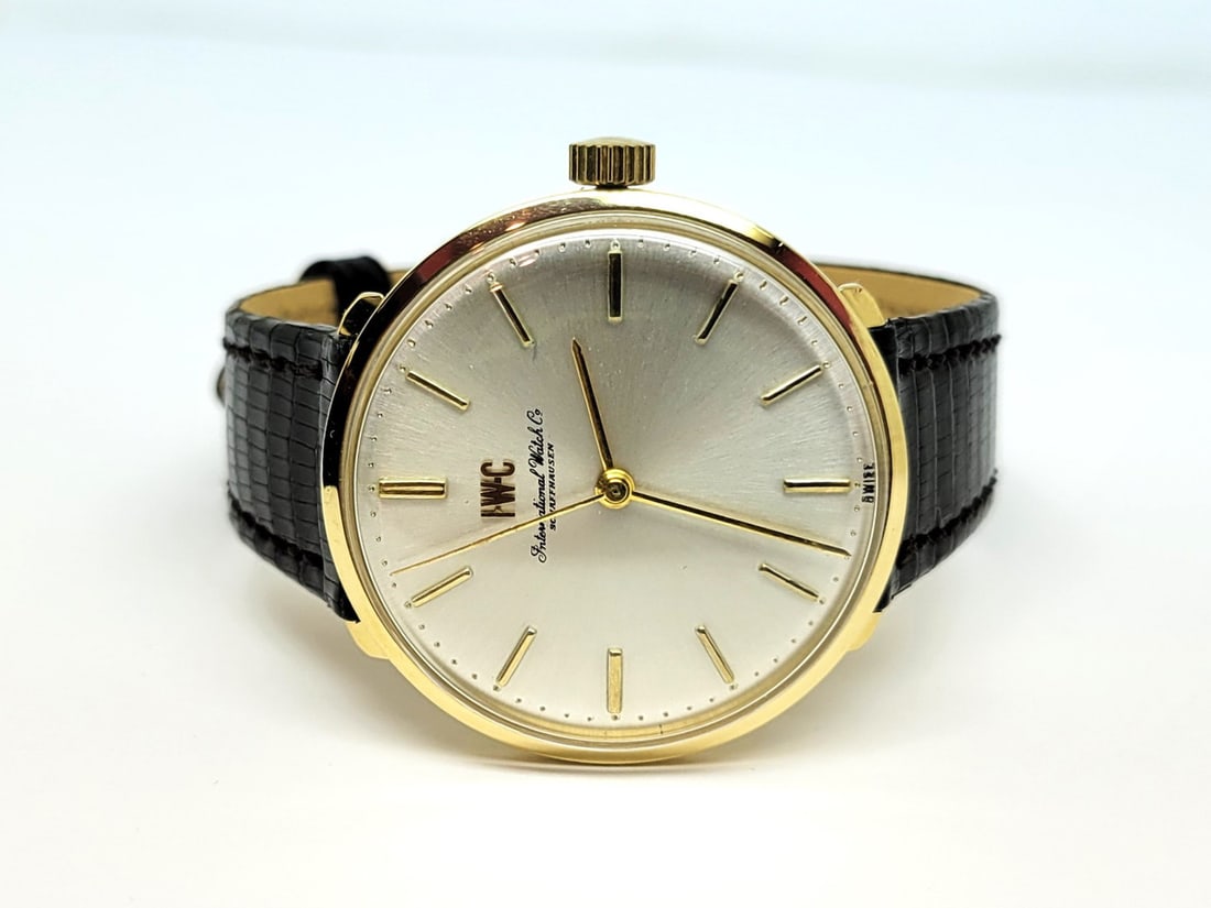 Vintage 18k Gold IWC SHAFFHAUSEN Winding Watch Ref 2401 c.1974 Cal 403 EXLNT - 2
