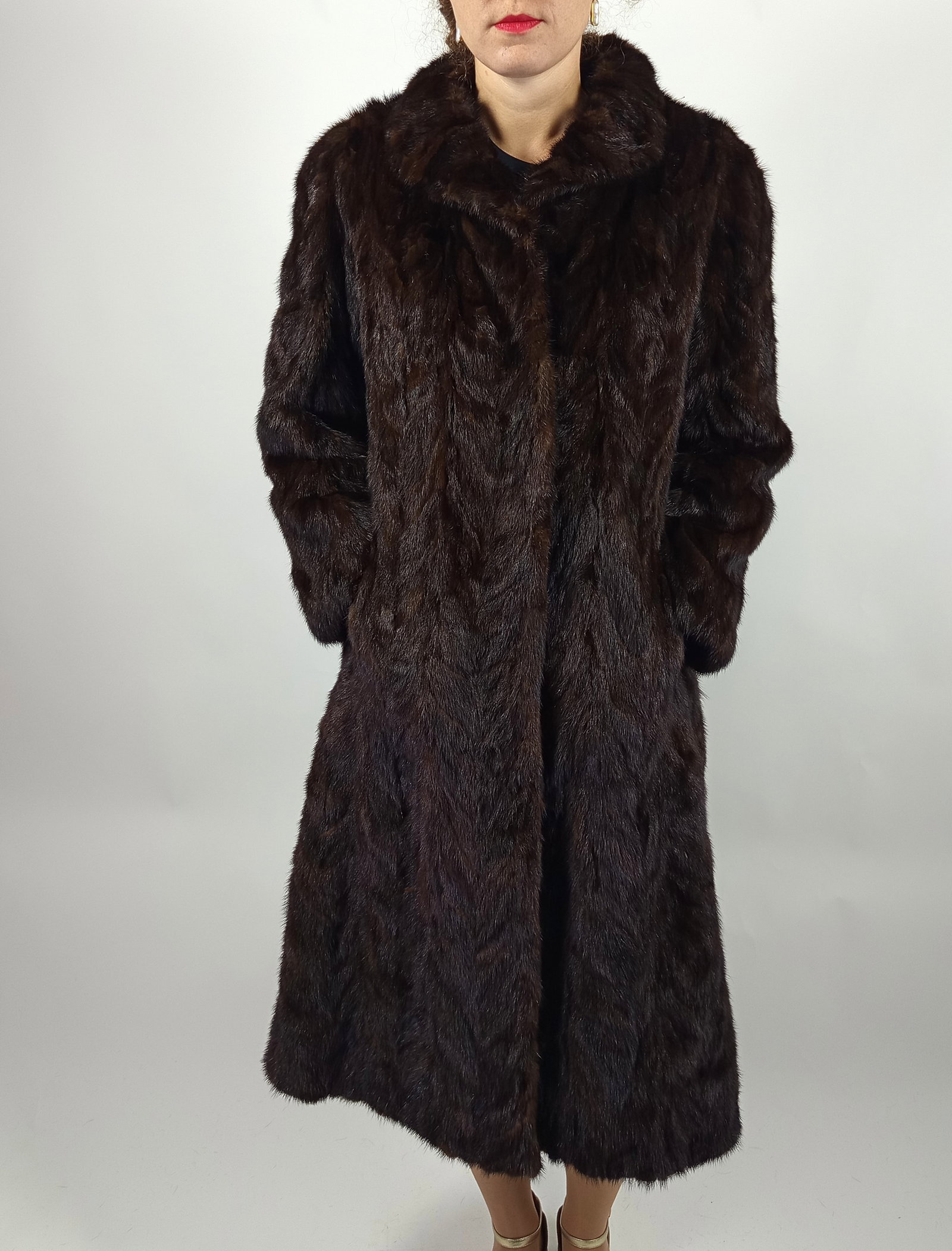 LONG BROWN MINK FUR COAT EU: XL ; US: 20 - 9