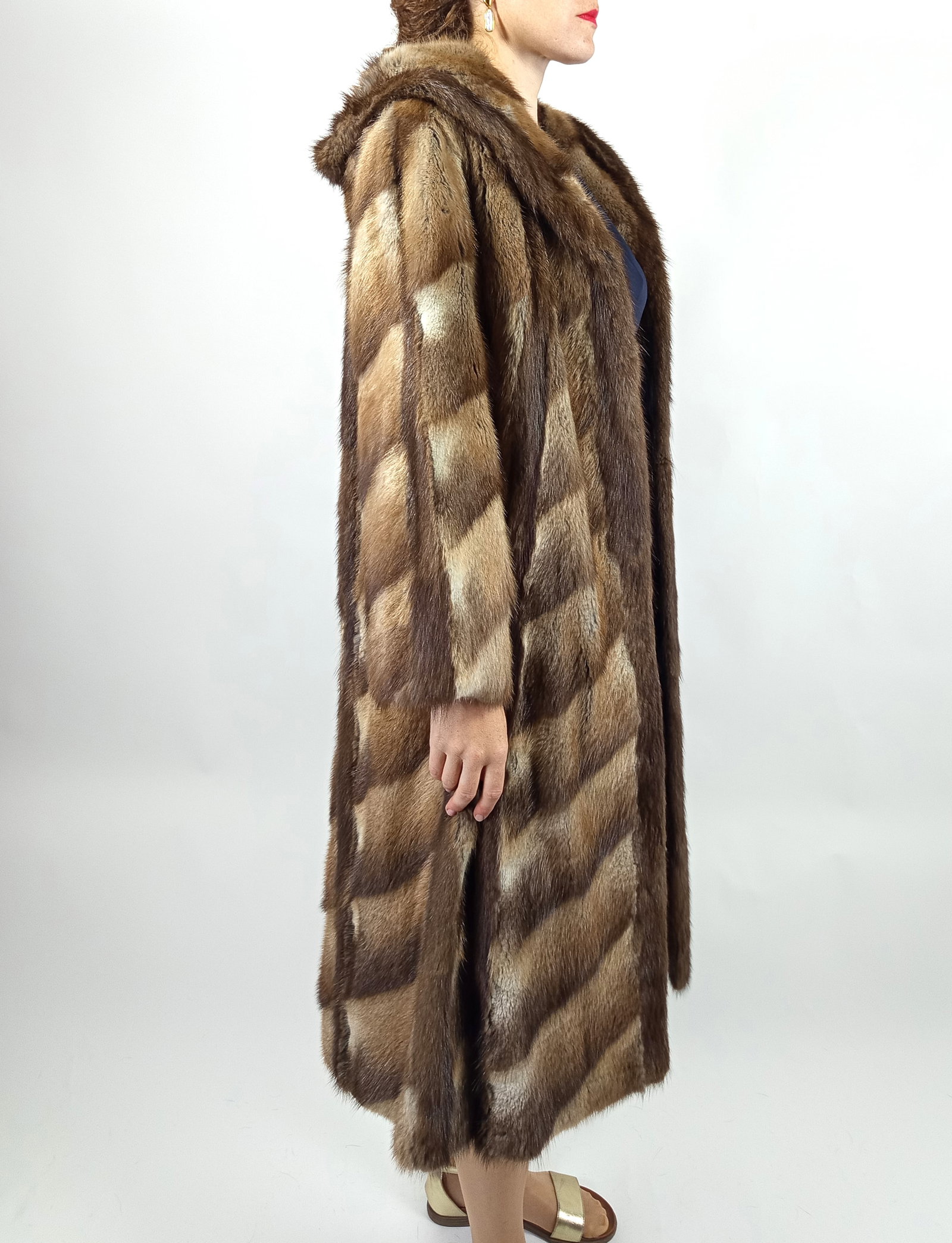 LONG MUSKRAT FUR COAT EU: XL ; US: 20 - 5