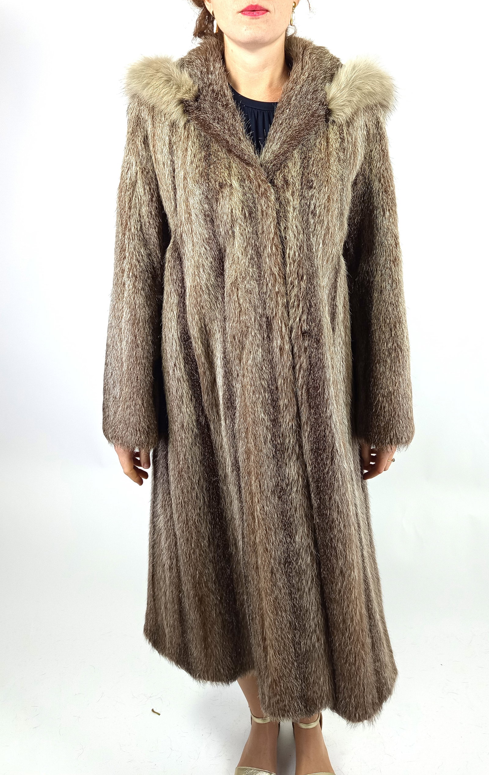 NUTRIA FUR COAT EU: XL ; US: 20 - 10