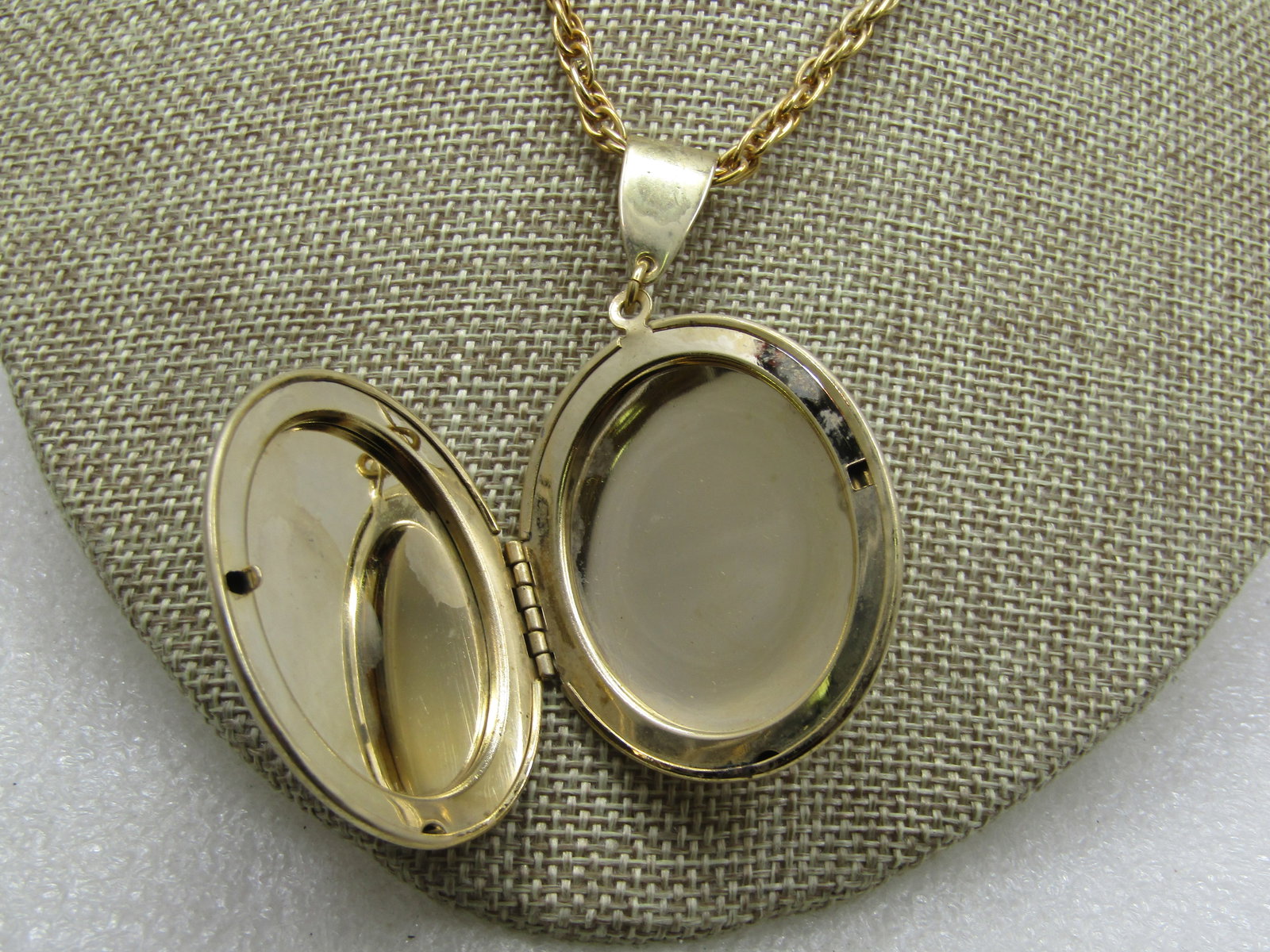 Vintage Cameo Style Photo Locket Necklace, 24" Chain, 4mm - 5