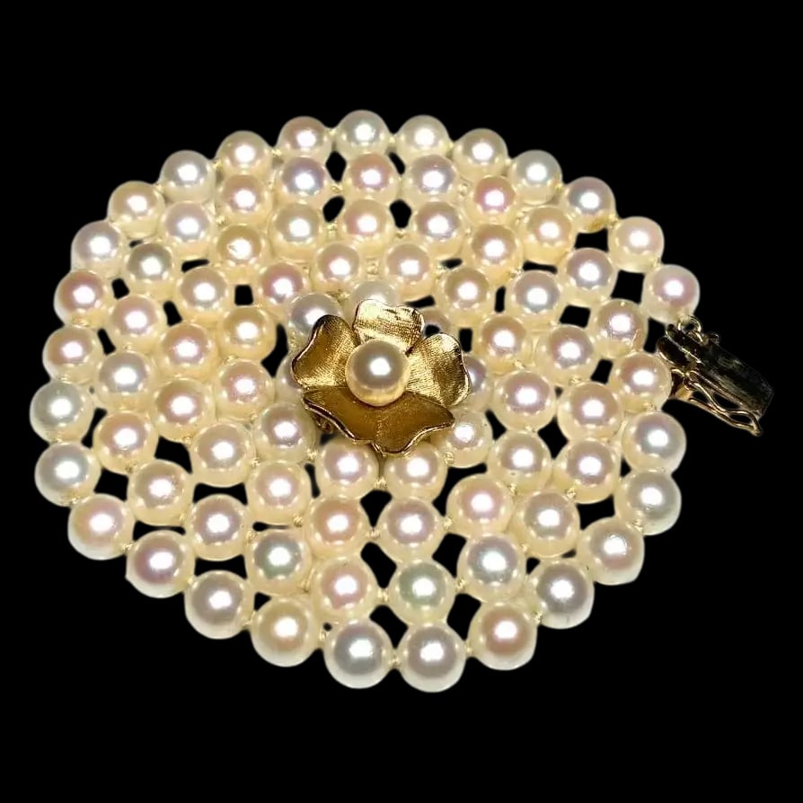 Vintage 14k Cultured Pearl Necklace with Flower Clasp Closure: Title: Vintage 14k Cultured Pearl Necklace with Flower Clasp Closure Description: Vintage 14k Cultured Pearl Necklace with Flower Clasp Closure Hallmarked: No Hallmark Noticed Weighs: 32 grams