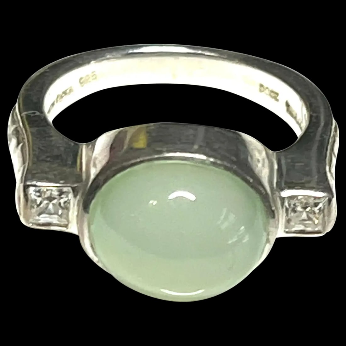 Vintage Judith Ripka Seafoam Green Chalcedony Ring: Title: Vintage Judith Ripka Seafoam Green Chalcedony Ring Description: Vintage Judith Ripka Seafoam Green Chalcedony Ring Hallmarked: Judith Ripka Weighs: 8 grams Measures US Ring SIze: 8.5