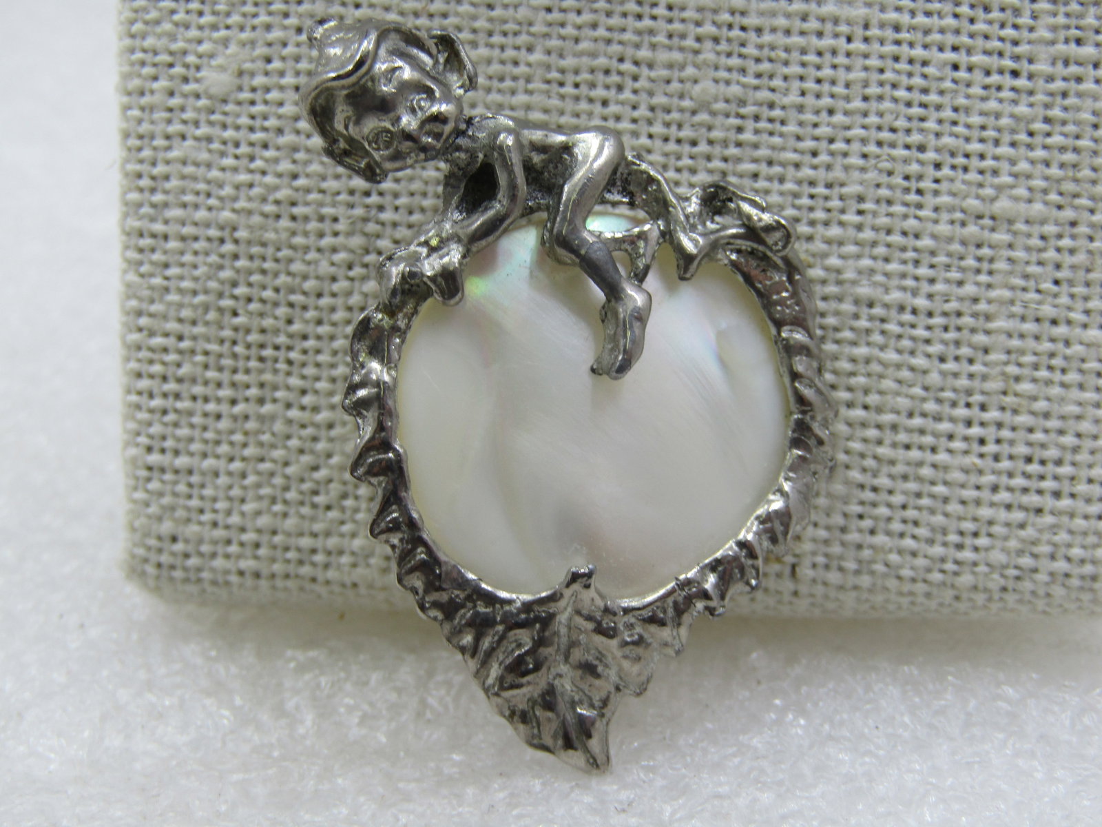 Vintage Mother of Pearl Pixie Brooch & Clip Earrings Set, Mid-Century - 3