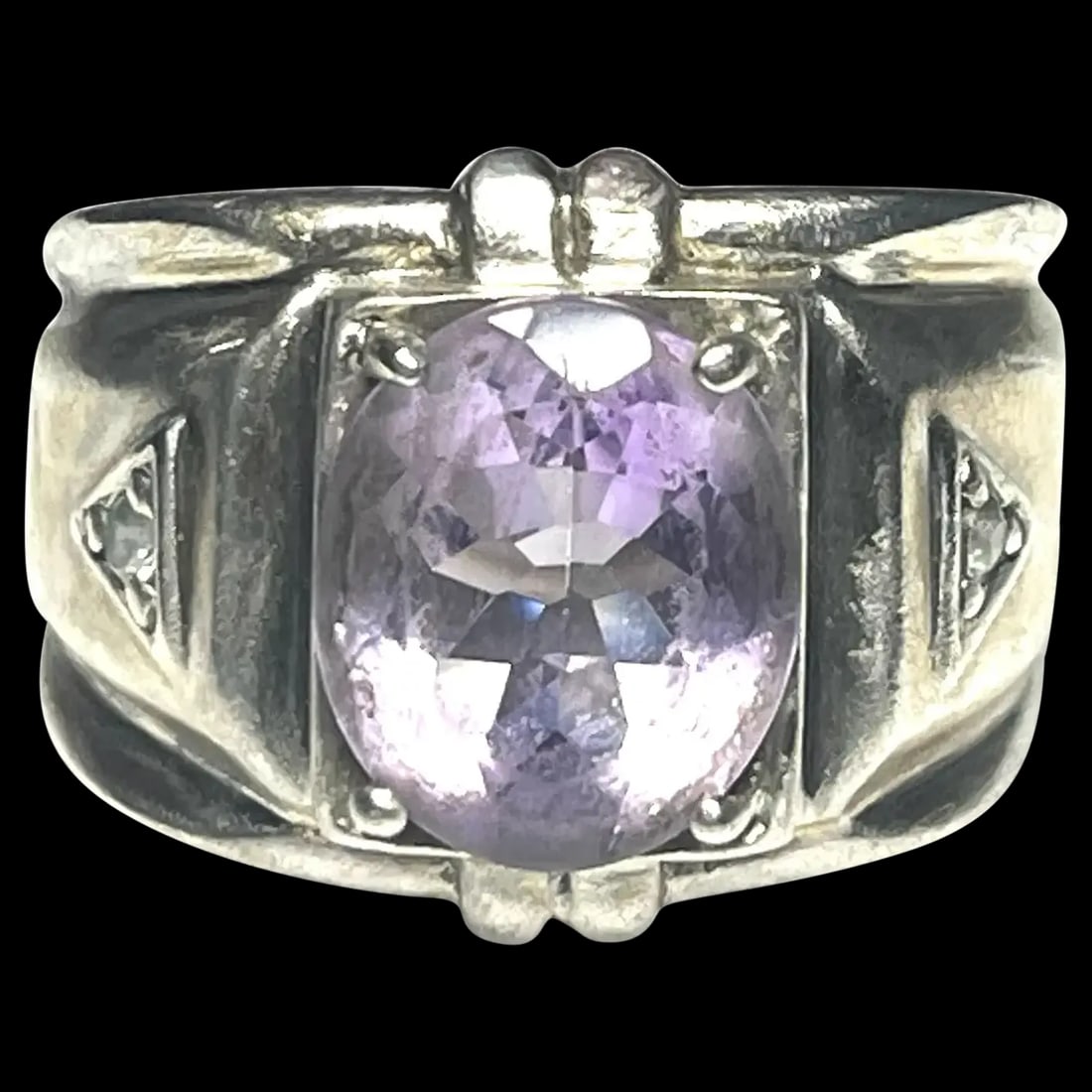 Estate Amethyst Sterling Silver Ring: Title: Estate Amethyst Sterling Silver Ring Description: Estate Amethyst Sterling Silver RingHallmarked: 925Weighs: 9.2 gramsMeasures Approx: US Ring Size 8.5 Date/Period: Estate Materials: Hallmarked