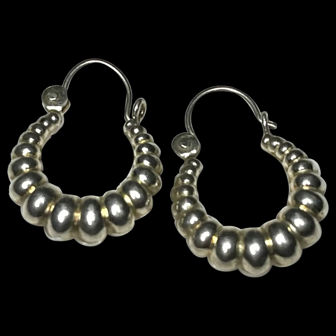 Vintage Sterling Silver Shrimp Hoop Earrings: Title: Vintage Sterling Silver Shrimp Hoop Earrings Description: Vintage Sterling Silver Shrimp Hoop Earrings Did not see a Hallmark- Test as Sterling Silver Pierced Earrings Weighs 1.4 grams