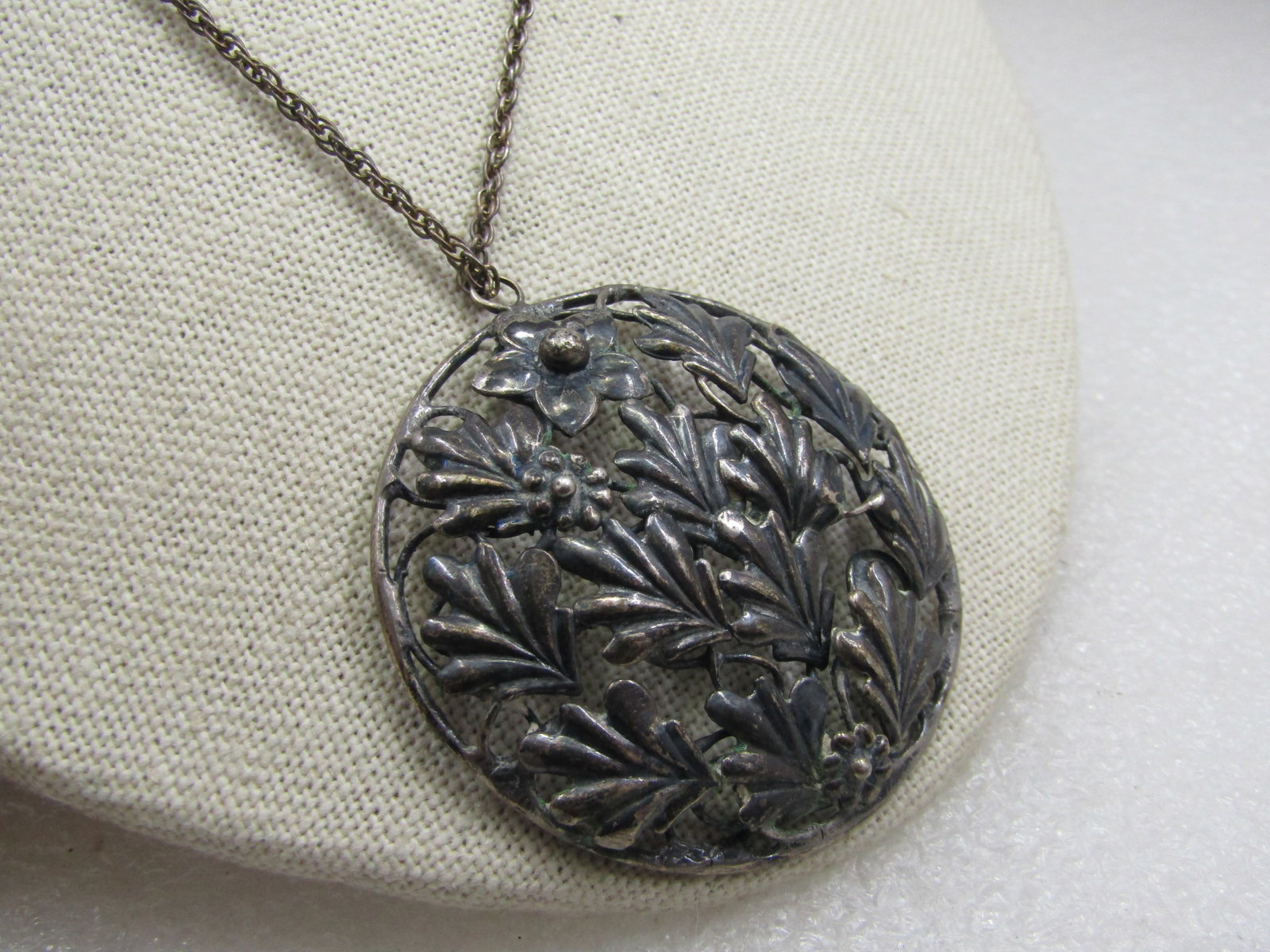 Vintage Sterling Coro Open Domed Leaf Necklace on 18" Chain - 3