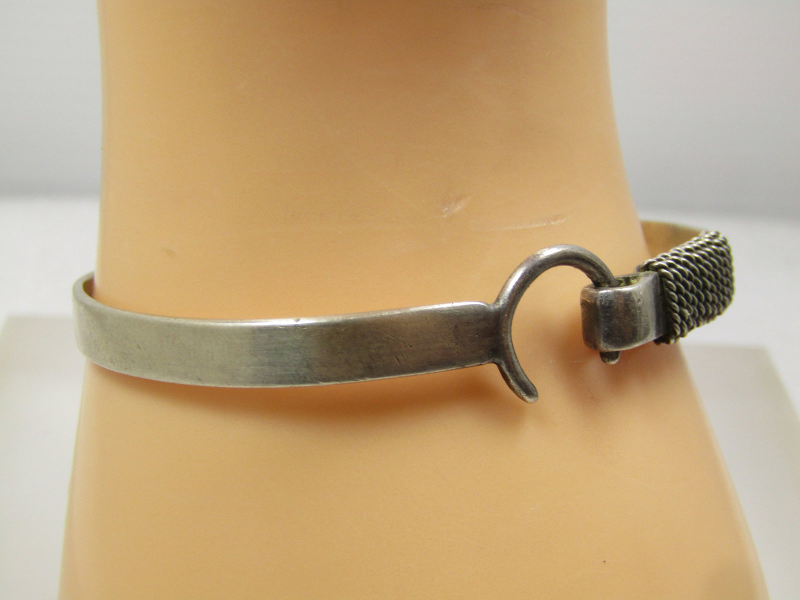 Vintage Sterling Wrapped Top Hook Bangle Bracelet, Unisex, 7". 1960'-1970's - 4