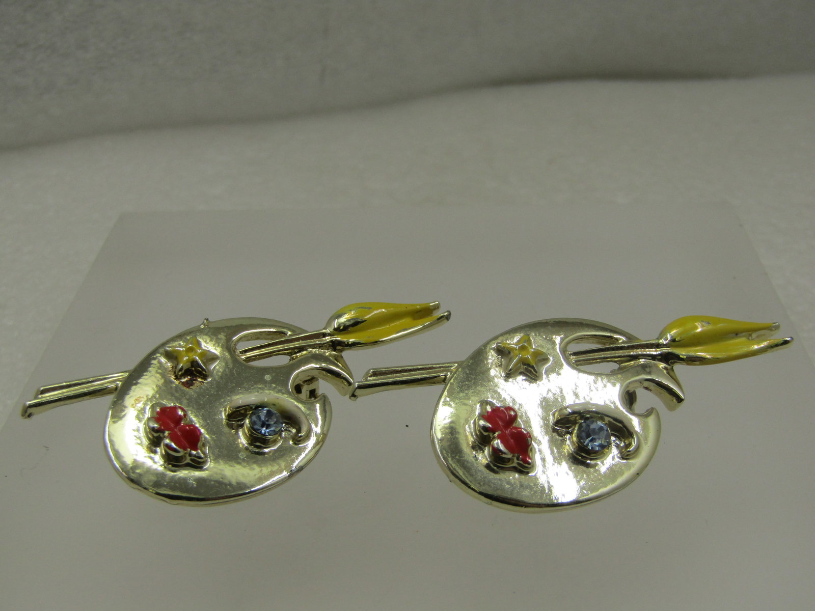 Vintage Pair of Artist's Palet Brooches, Enameled & Rhinestone, 1960's: Vintage Pair of Artist's Palet Brooches, Enameled & Rhinestone, 1960's. Goldtone and appx. 2" long including brushes and 1" wide. Enameled yellow brush tip with red lips on the palet, yellow star and