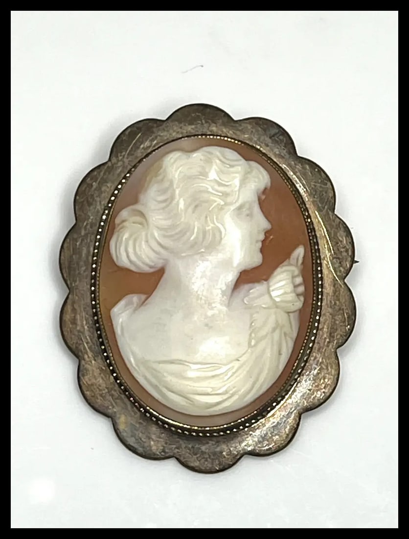 Vintage Shell Cameo Scalloped Brooch - 2