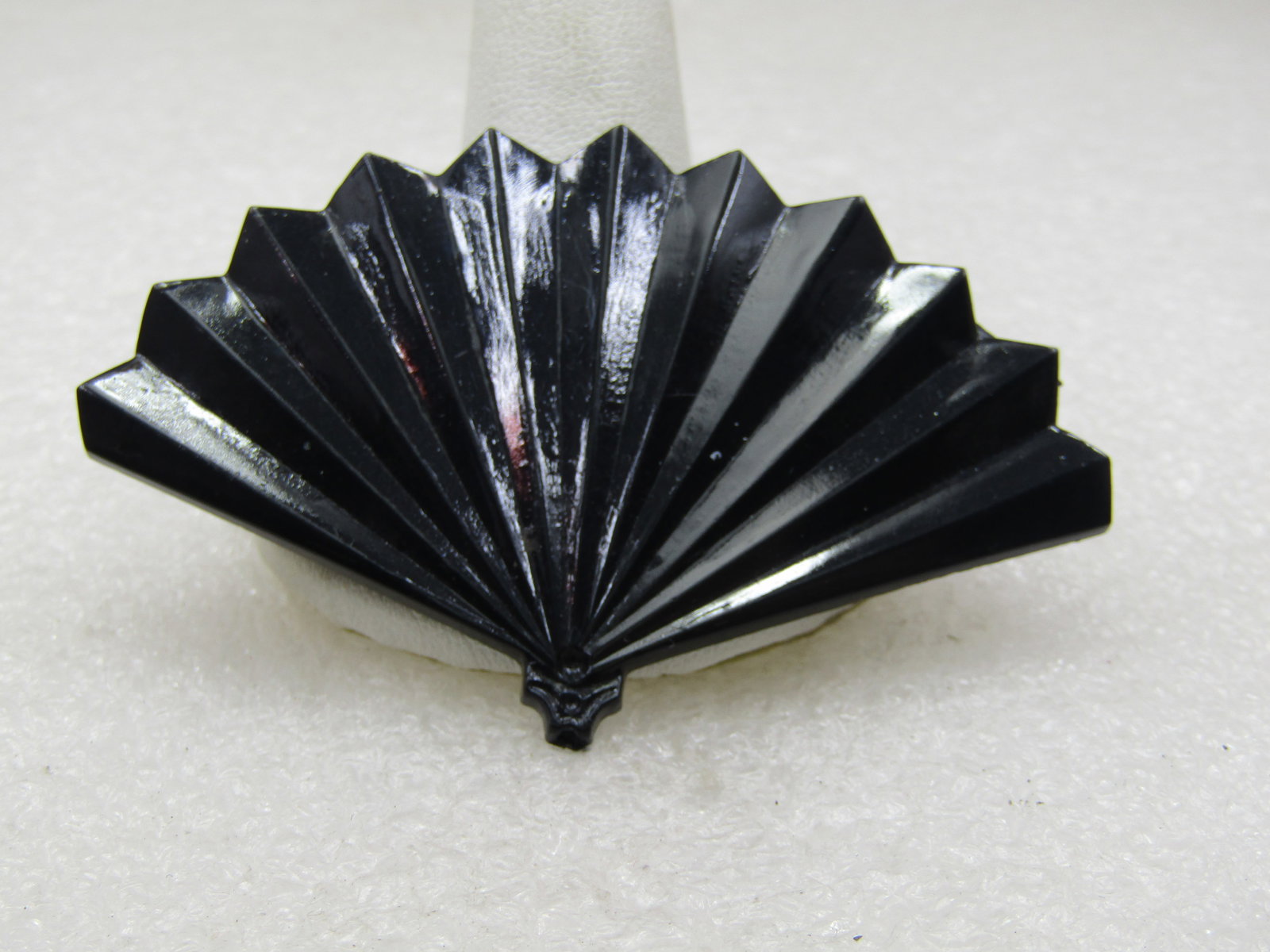 Vintage Black Plastic Open Fan Brooch, 2.75", 1950's-1960's: Vintage Black Plastic Open Fan Brooch, 2.75" wide and 1.75" tall, 1950's-1960's. Ridged open fan design. Very good condition. It is not signed by the maker. (W52122.5 SS7416 AZ LEB* LD 5/31/22). Reser