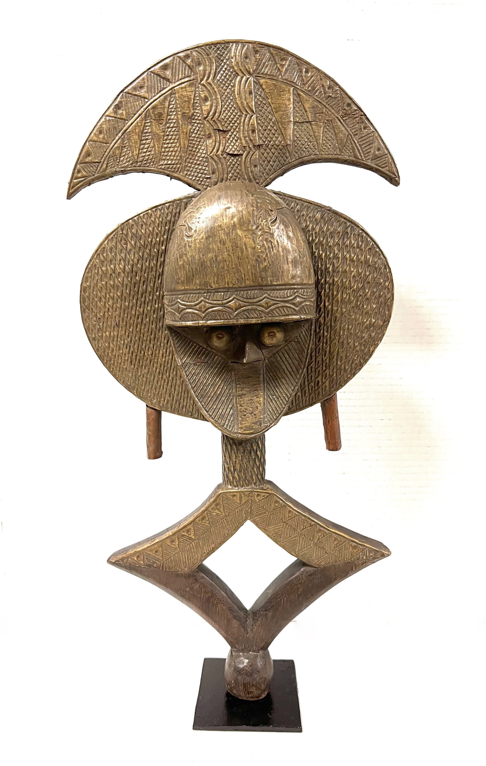 Bakota Reliquary Guardian Statue: Title: Bakota Reliquary Guardian Statue Date/Period: Late 20th Century Description: African Tribal Art Bakota Reliquary Guardian Statue Materials: Wood Size: 24" h x 11.5" w Reserve: $400.00 