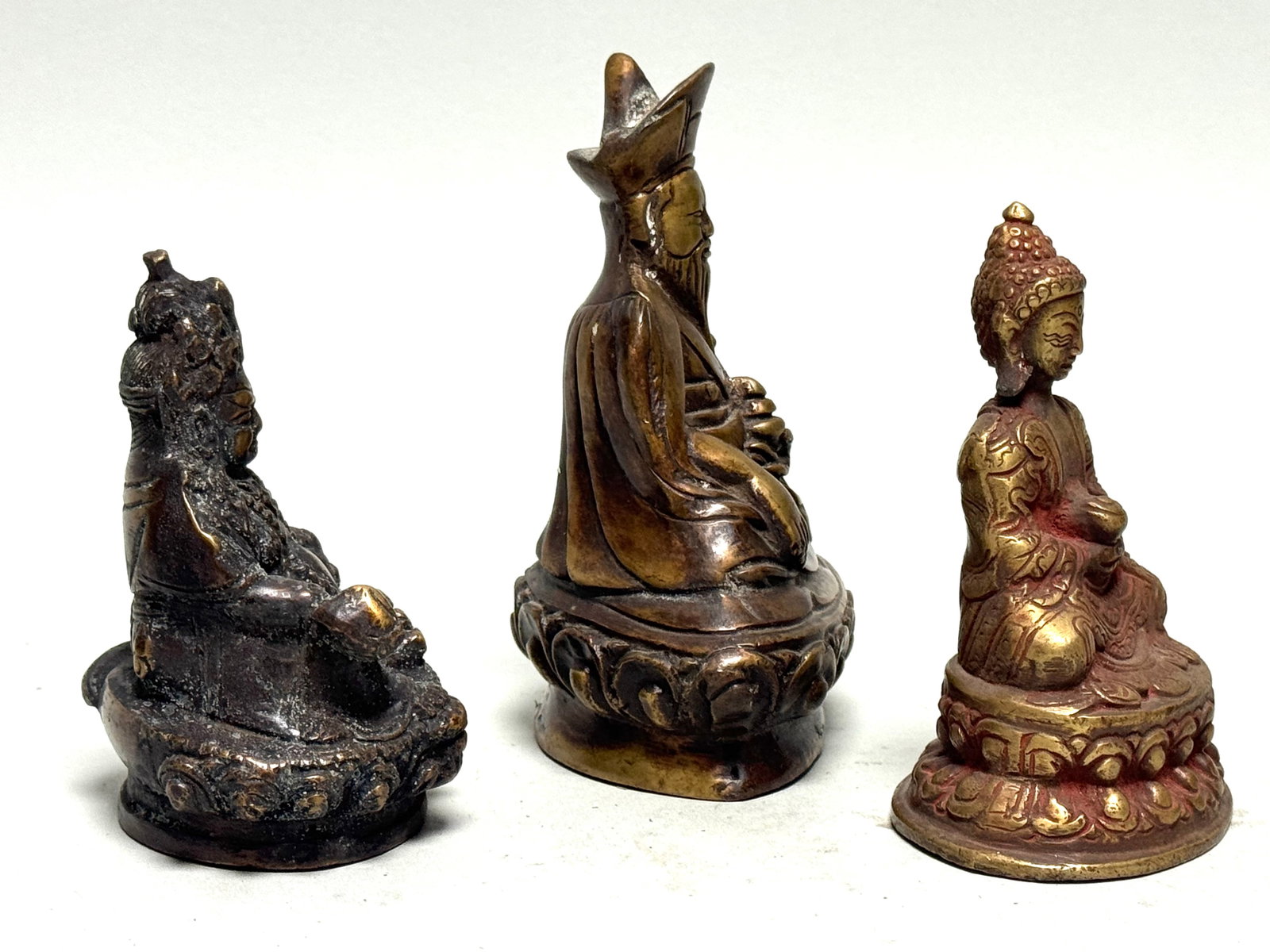 3 sitting meditation Buddhas with lotus - China - 7