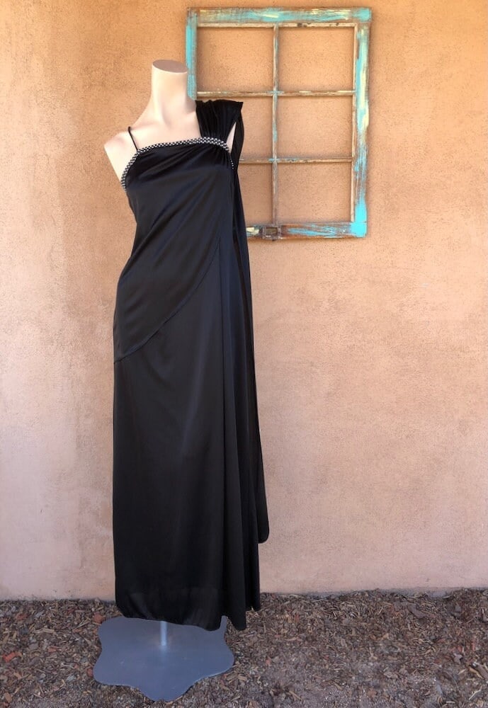 Vintage 1970s Black Maxi Dress Disco Goddess Gown Sz M: Vintage from the 1970s Size: M US women's letter Materials: polyester, rhinestones Black Polyester Flowing Grecian goddess style Mid 1970s Silver and black rhinestones along top tier's edge