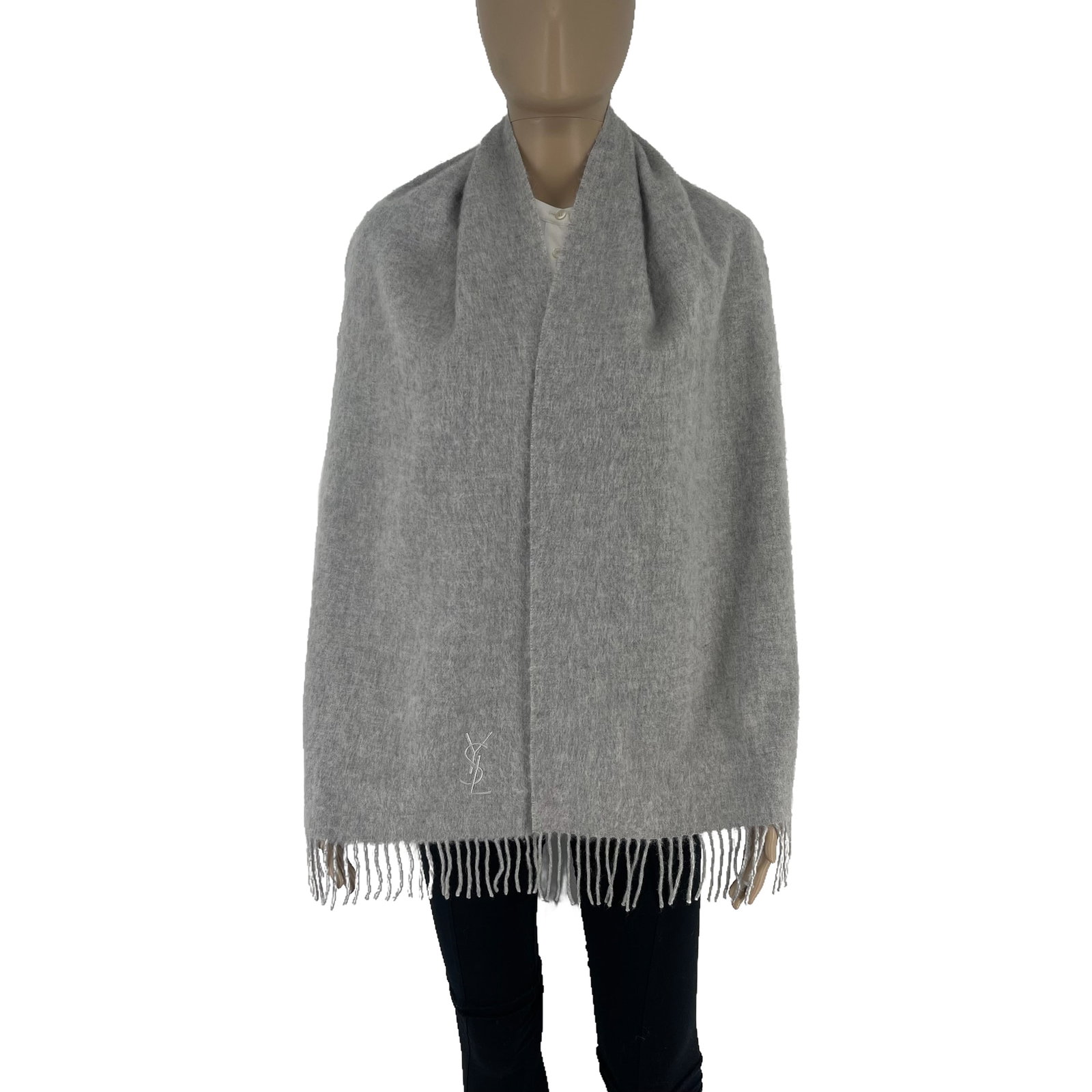 Yves Saint Laurent Grey Solid 100% Wool Scarf: Title:Yves Saint Laurent Grey Solid 100% Wool ScarfBrand:Yves Saint Laurent Date/Period:ModernMaterials:100% WoolSize:One SizeDescription:Yves Saint Laurent Grey Solid 100% Wool Scarf Reserve: 