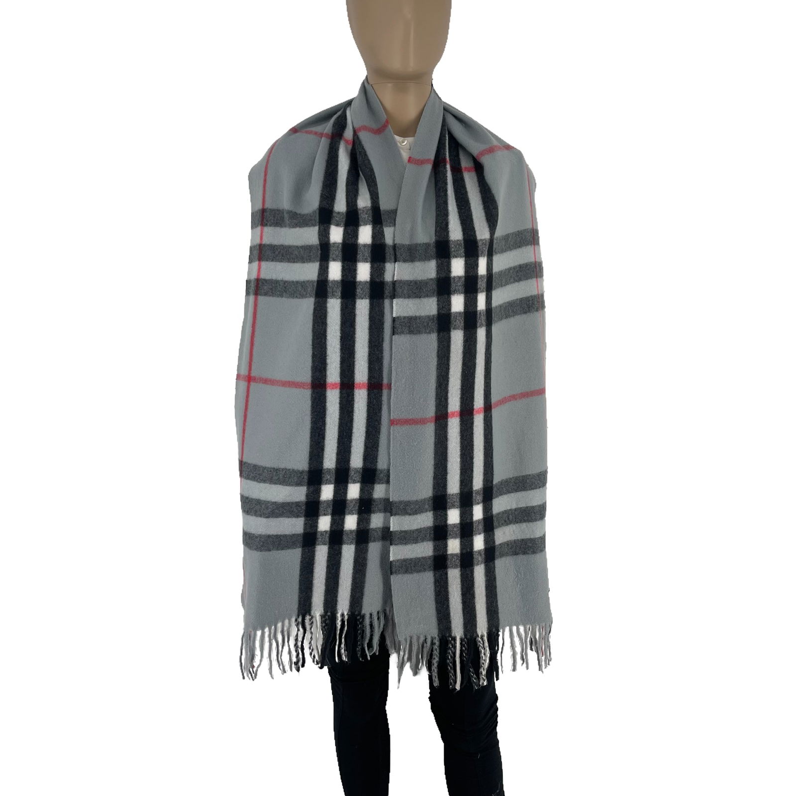 Burberry Grey Plaid 100% Cashmere Scarf: Title:Burberry Grey Plaid 100% Cashmere Scarf Brand:Burberry Date/Period:Modern Materials:100% Cashmere Size:One Size Description:Burberry Light Grey Plaid 100% Cashmere Scarf Reserve: $80.00 Shippin