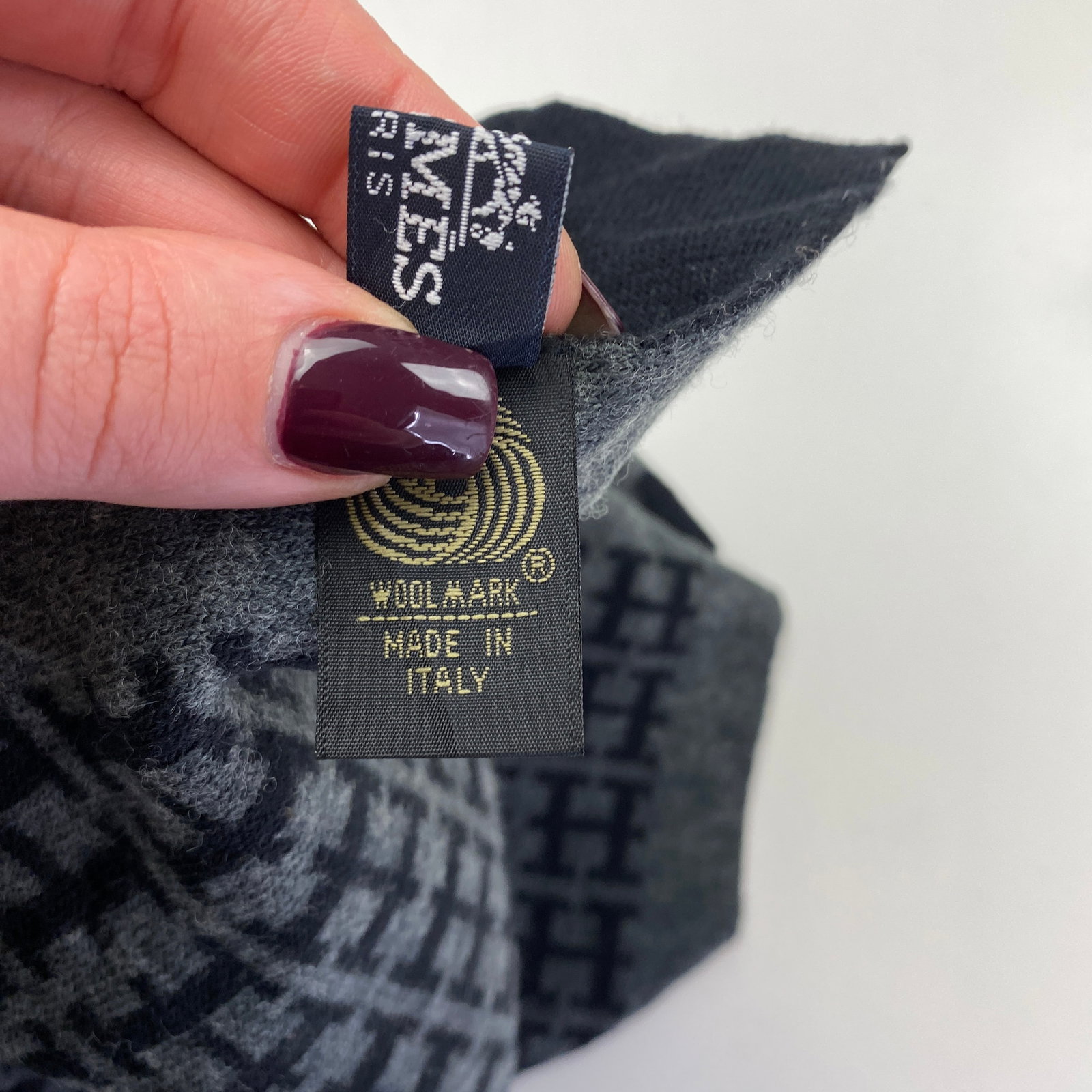 HERMES Vintage 100% Soft Woolmark Wool Scarf - 8