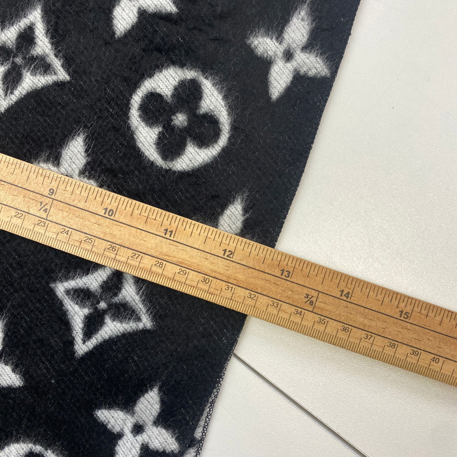 Louis Vuitton X Supreme Black & White Wool Blend Scarf - 7