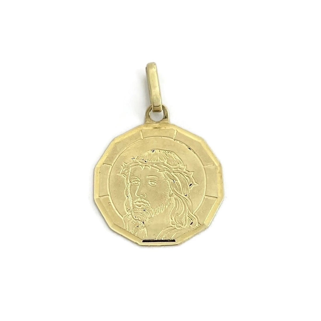 Italian Jesus Religious Disc Pendant Charm 14K Yellow Gold, 1.63 Grams: Title: Italian Jesus Religious Disc Pendant Charm 14K Yellow Gold, 1.63 Grams Description: Italian Jesus Religious Disc Pendant Charm 14K Yellow Gold, 1.63 Grams This is an amazing pendant that can