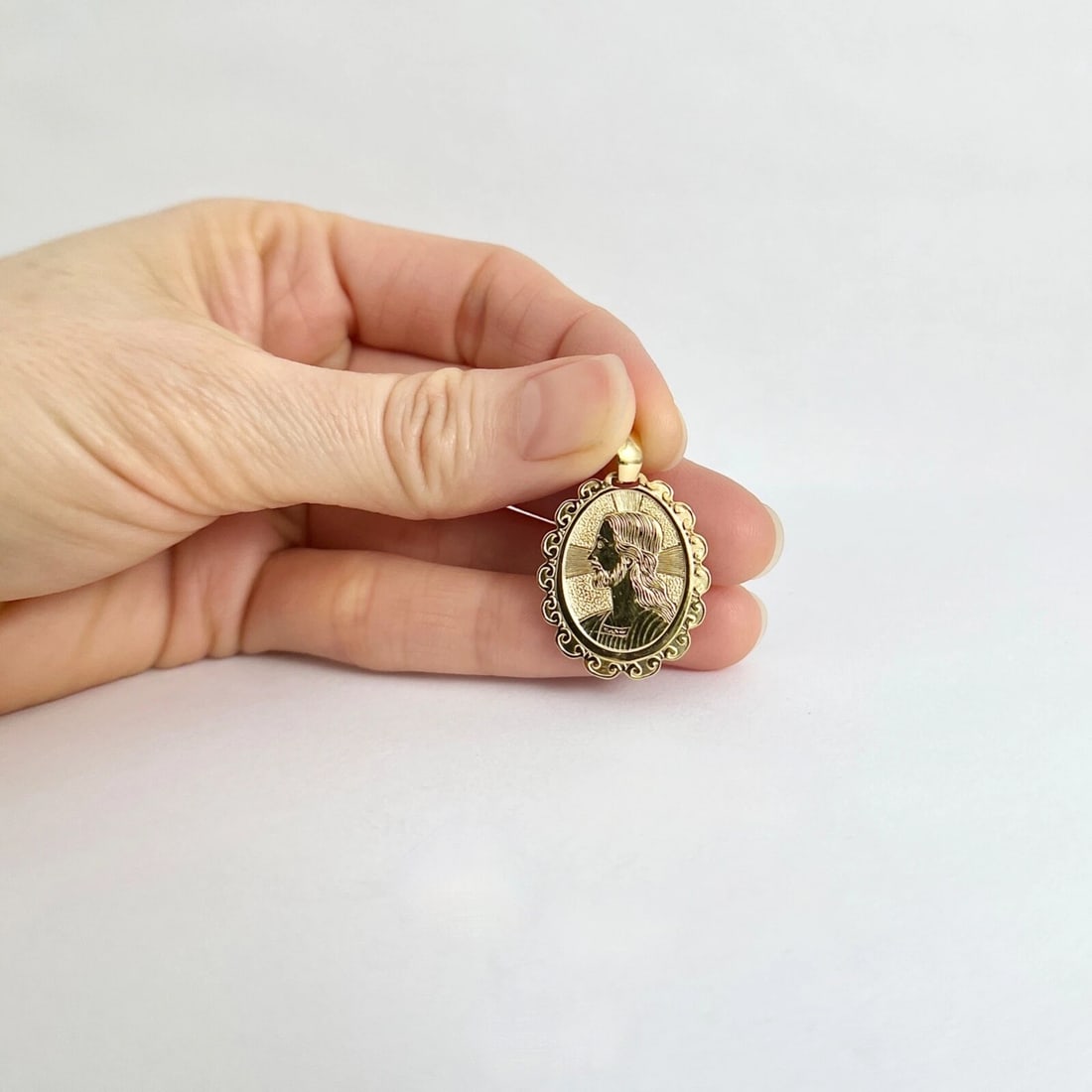 Estate Jesus Religious Necklace Pendant 18K Yellow Gold, 3.83 Grams - 3