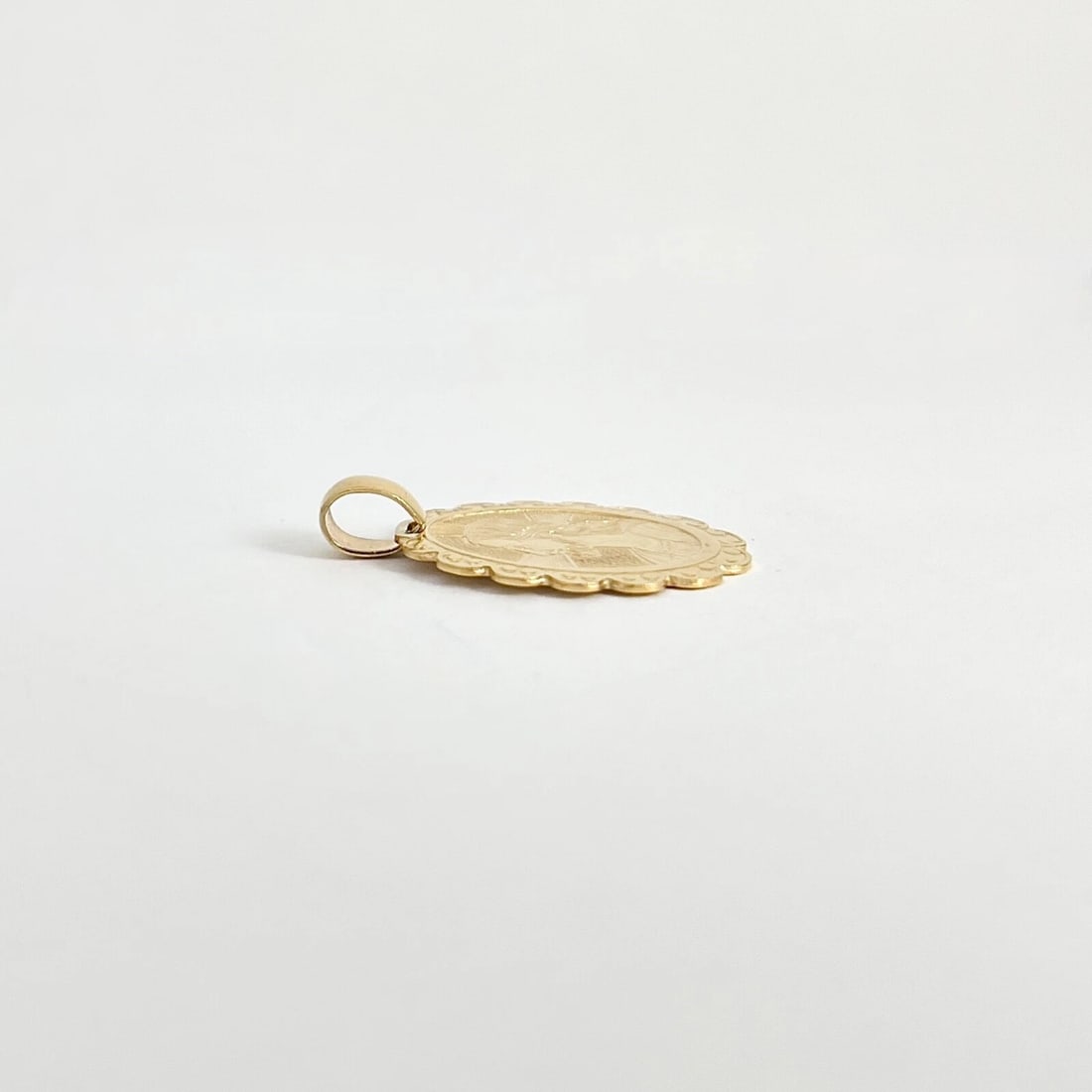 Estate Jesus Religious Necklace Pendant 18K Yellow Gold, 3.83 Grams - 7