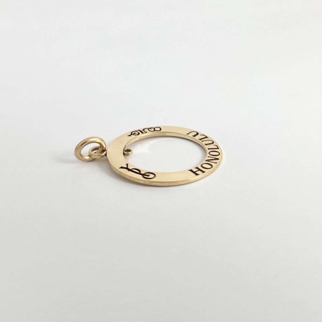 Honolulu Hawaii Circle Pendant Charm 10K Yellow Gold, 1.81 Grams - 6