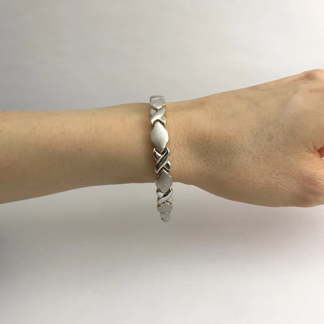 Reversible Two-Tone XO Chain Link Bracelet 14K White Yellow Gold, 7.79 Grams - 5