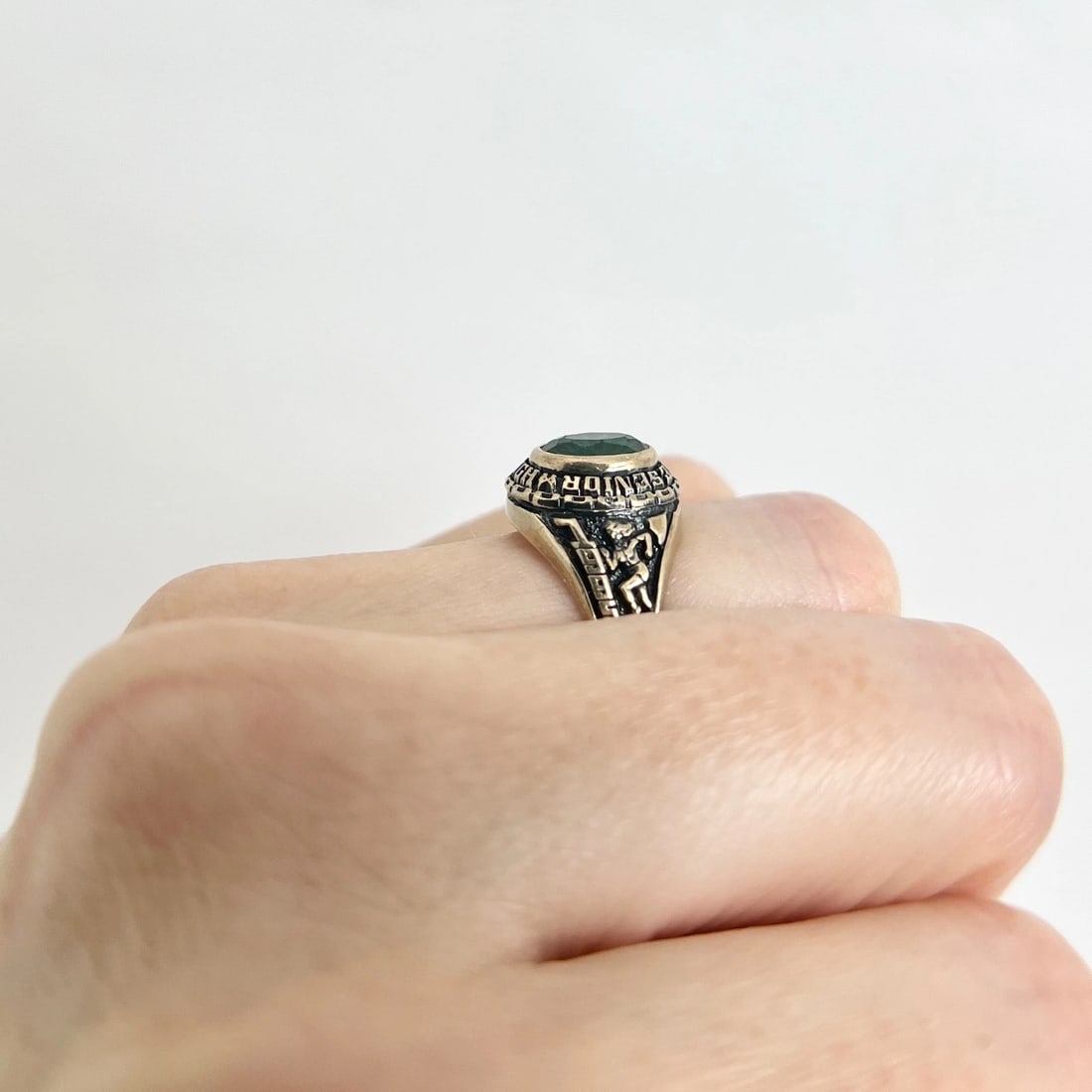 1995 Woodbridge Senior High Green Tourmaline Class Ring 10K Yellow Gold, 5.47 Gr - 4