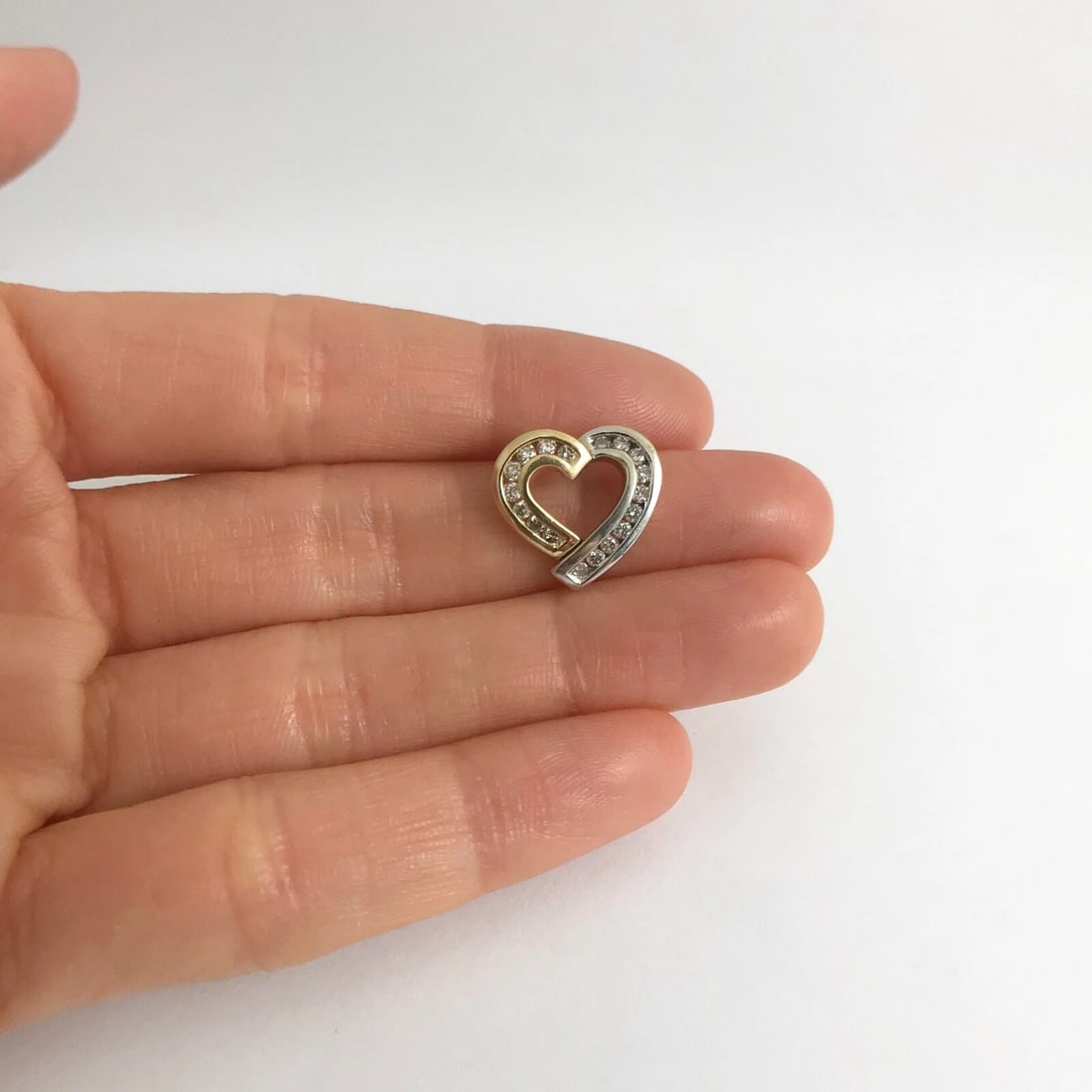 Collar Colgante Corazón Abierto Diamante Dos Tonos Oro Amarillo Blanco 14K, 2,61 Gramos - 2