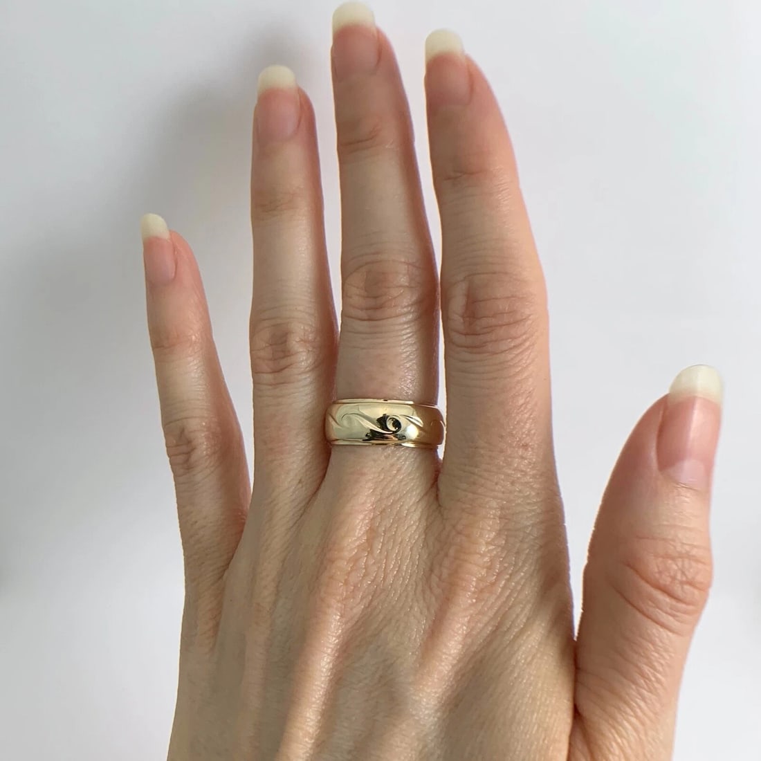 Wave Scroll Etched Beveled Band Ring 14K Yellow Gold, Size 6.25, 7.2 mm, 7.15 Gr - 3