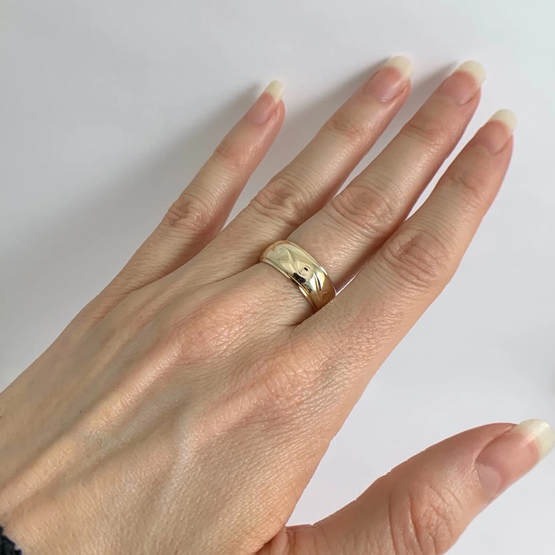 Wave Scroll Etched Beveled Band Ring 14K Yellow Gold, Size 6.25, 7.2 mm, 7.15 Gr - 6