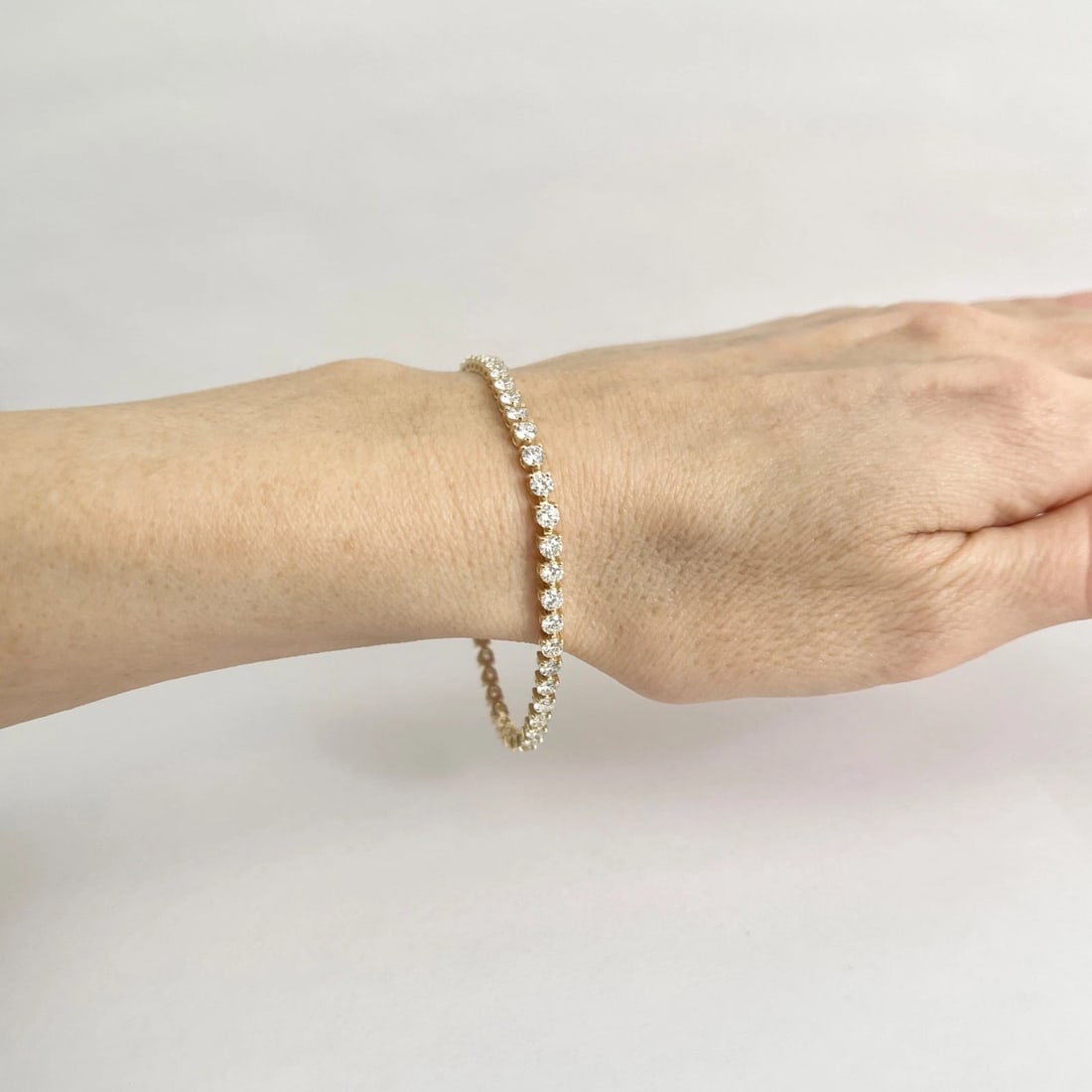 Round 3-Prong Diamond Tennis Bracelet 14K Yellow Gold, 7 Inches, 5.02 CTW - 4