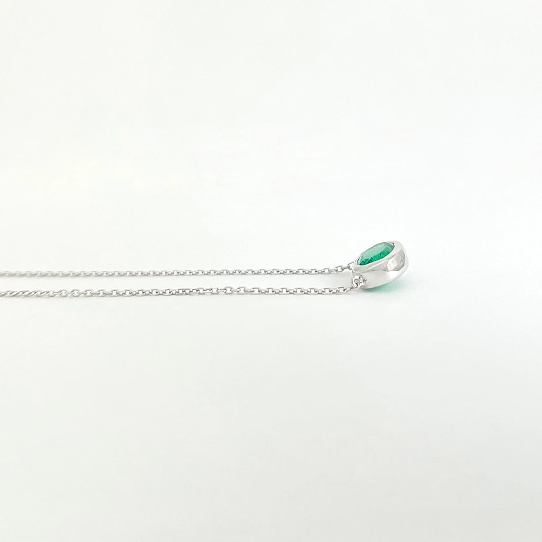 Oval Green Emerald Gemstone Solitaire Pendant Necklace 14K White Gold .93 CT - 5