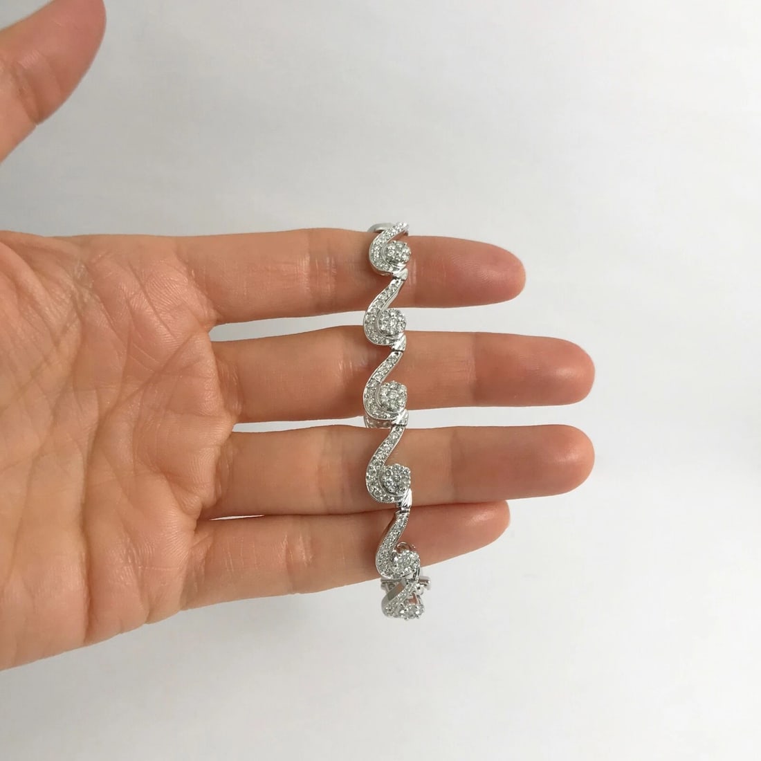 Diamond Wave Scalloped Tennis Bracelet 14K White Gold 2.70 CTW, 7 Inches - 2