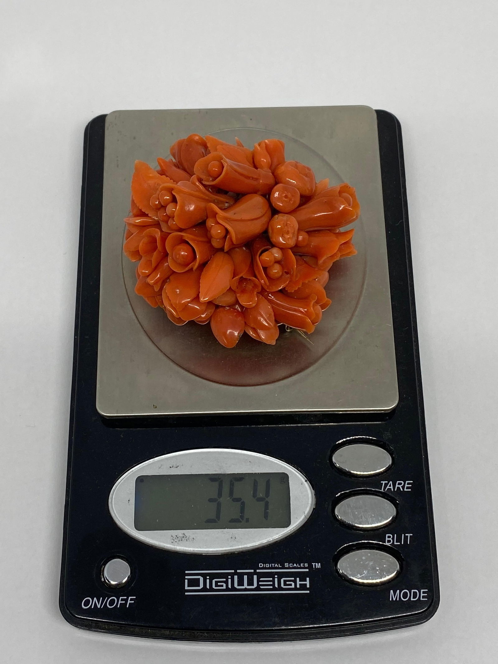 Victorian Yellow Gold and Mediterian Coral Brooch - 6