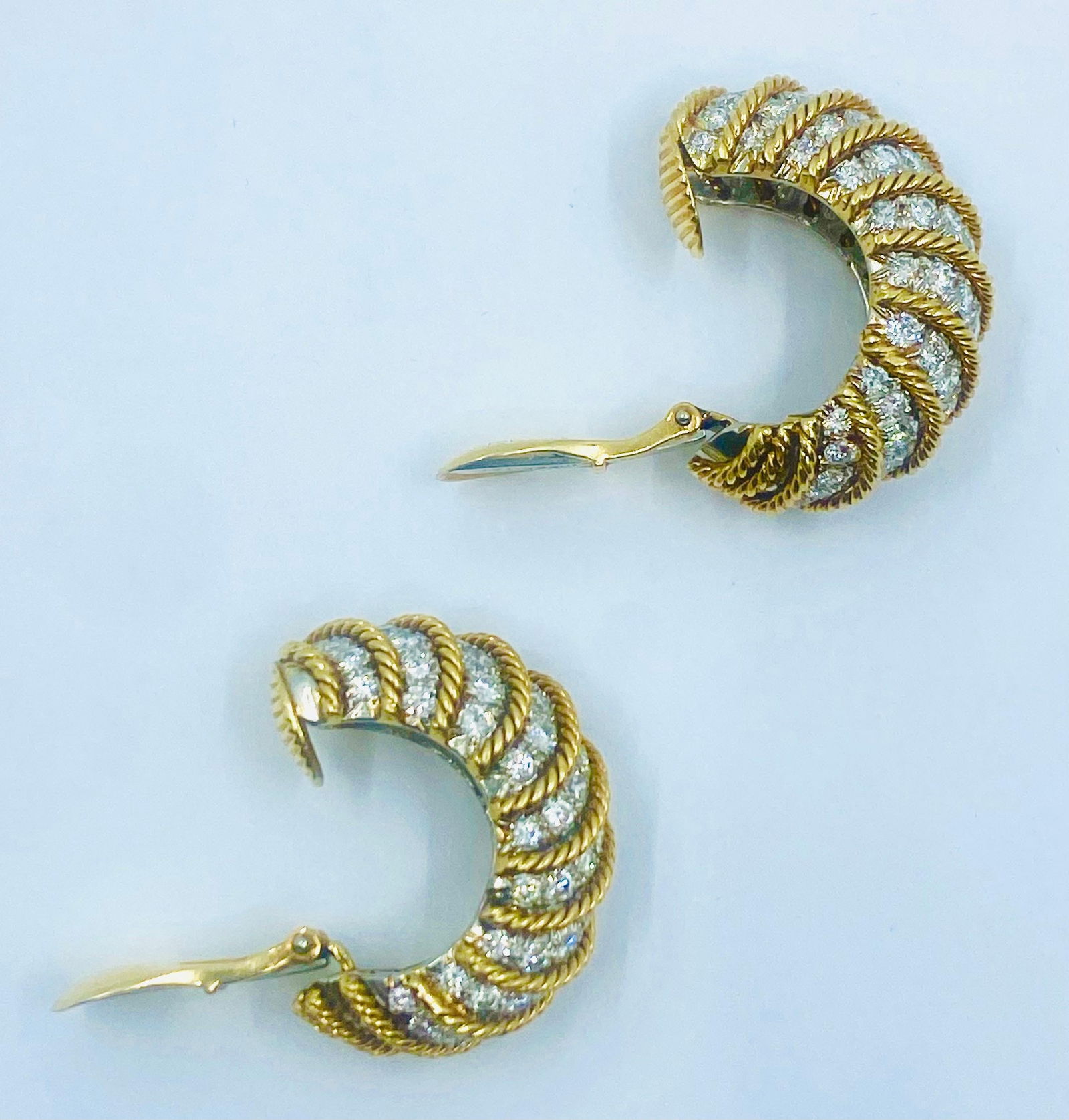 David Webb Huggie Earrings Diamond Gold - 2