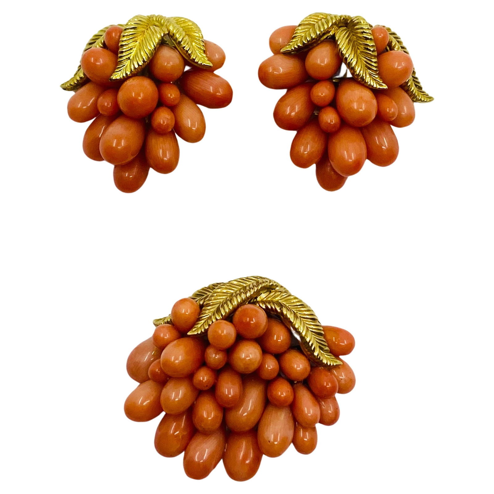 Vintage French Set Coral Earrings Brooch 18k Gold: Title: Vintage French Set Coral Earrings Brooch 18k Gold Description: About the Item A beautiful vintage French set consisting of the brooch and earrings, made of coral and 18k gold. The set of botani