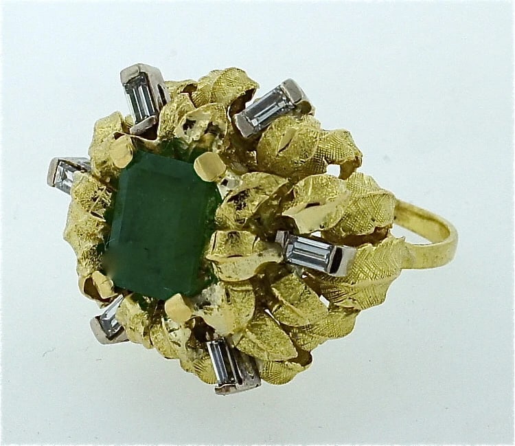 GORGEOUS 18K YELLOW GOLD NATURAL RUSSIAN EMERALD BAGUETTE DIAMOND COCKTAIL RING - 2