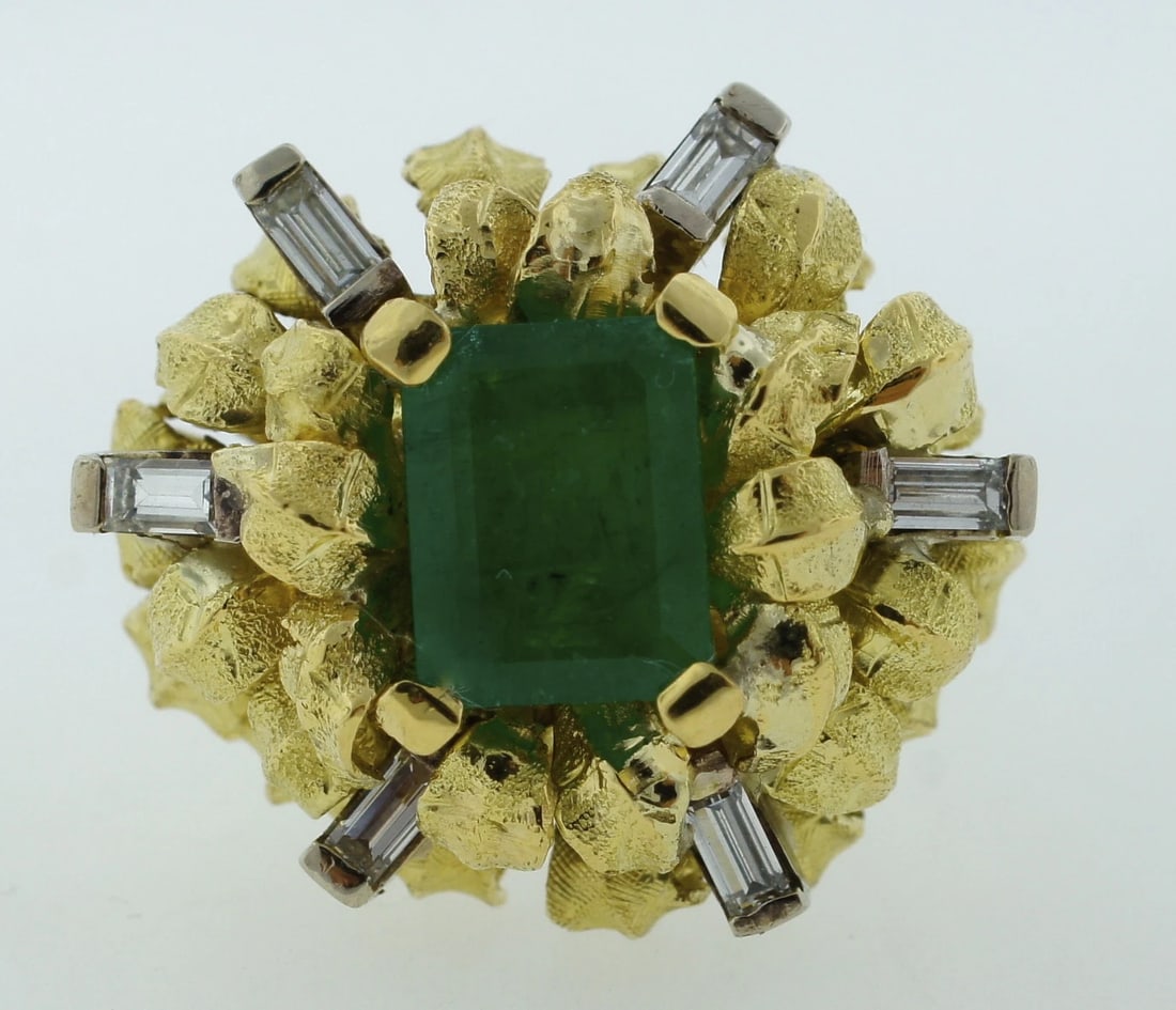 GORGEOUS 18K YELLOW GOLD NATURAL RUSSIAN EMERALD BAGUETTE DIAMOND COCKTAIL RING - 7