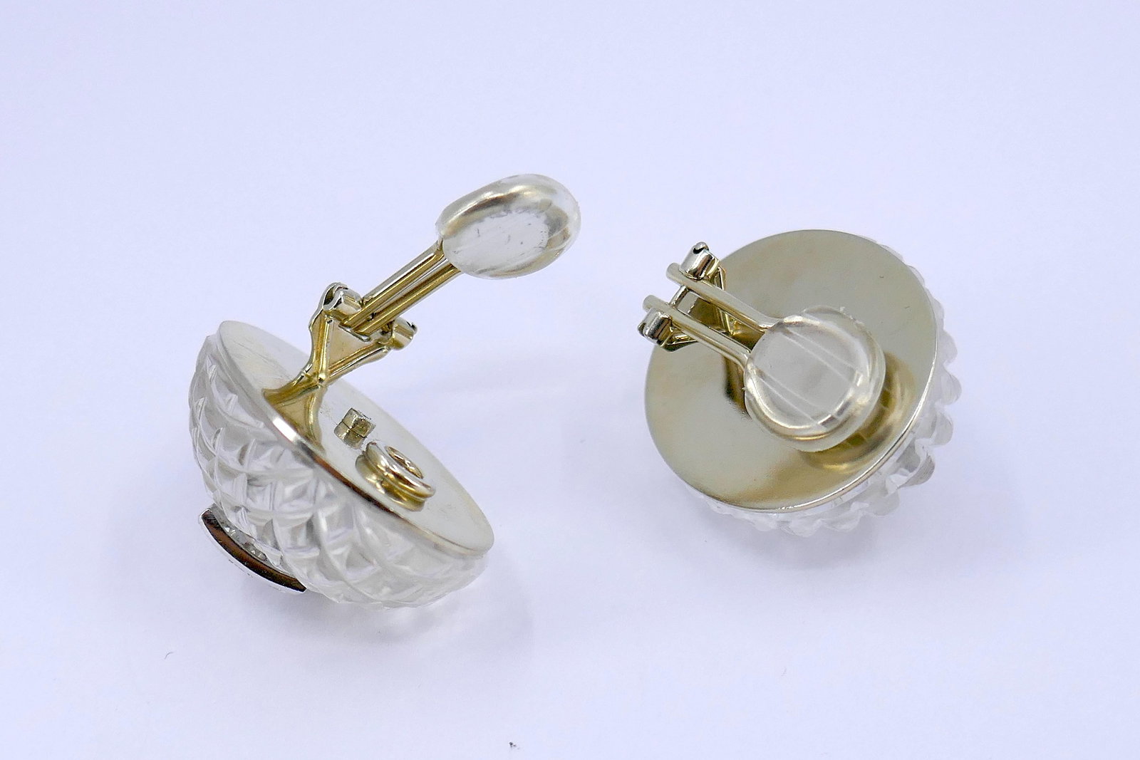 Van Cleef & Arpels Carved Crystal and Diamond Earrings clip-on - 17