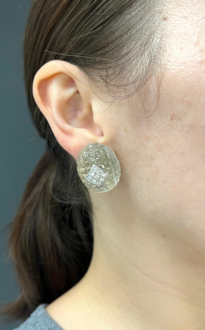 Van Cleef & Arpels Carved Crystal and Diamond Earrings clip-on - 6