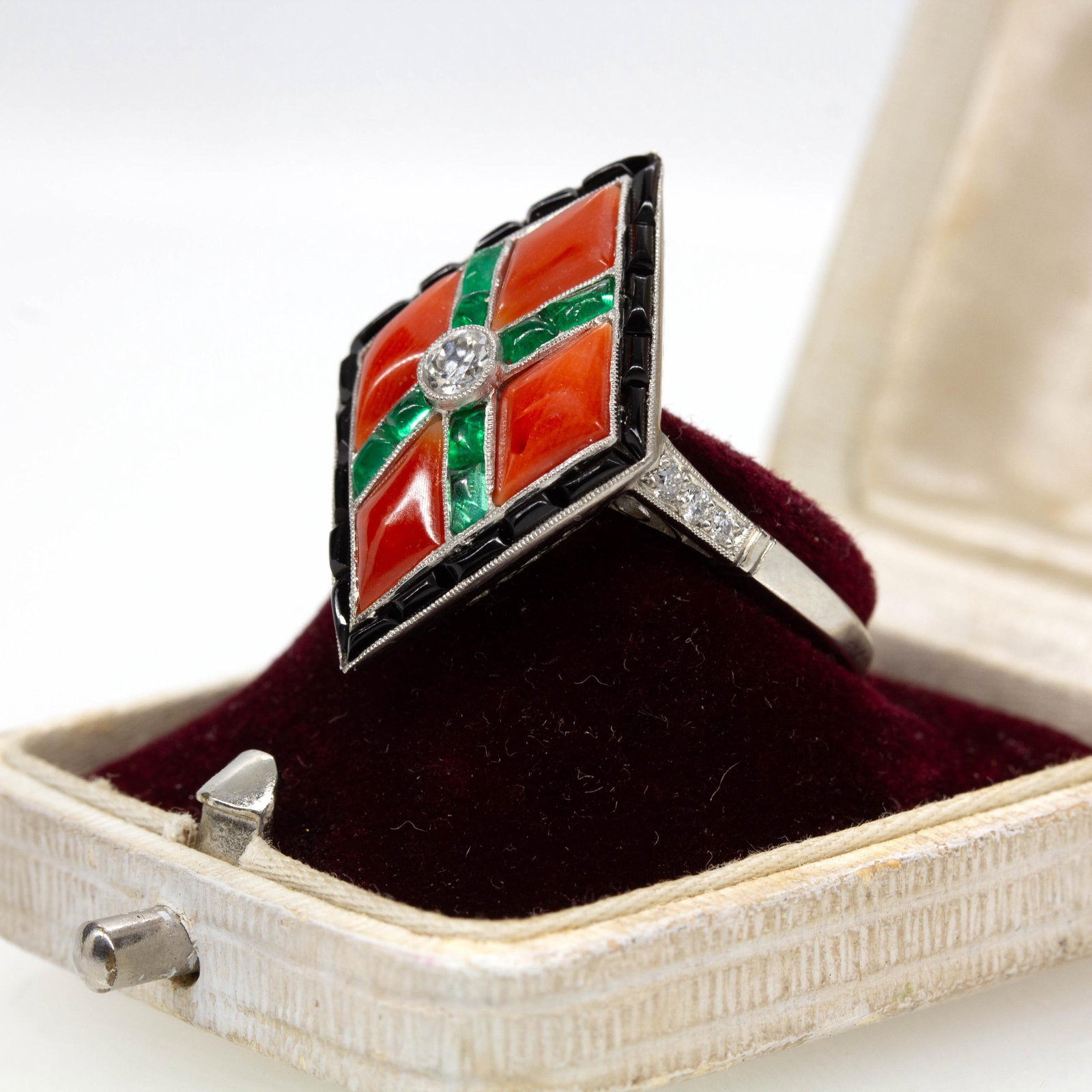Art Deco Platinum Natural Diamond, Emerald, Onyx and Coral Ring - 4