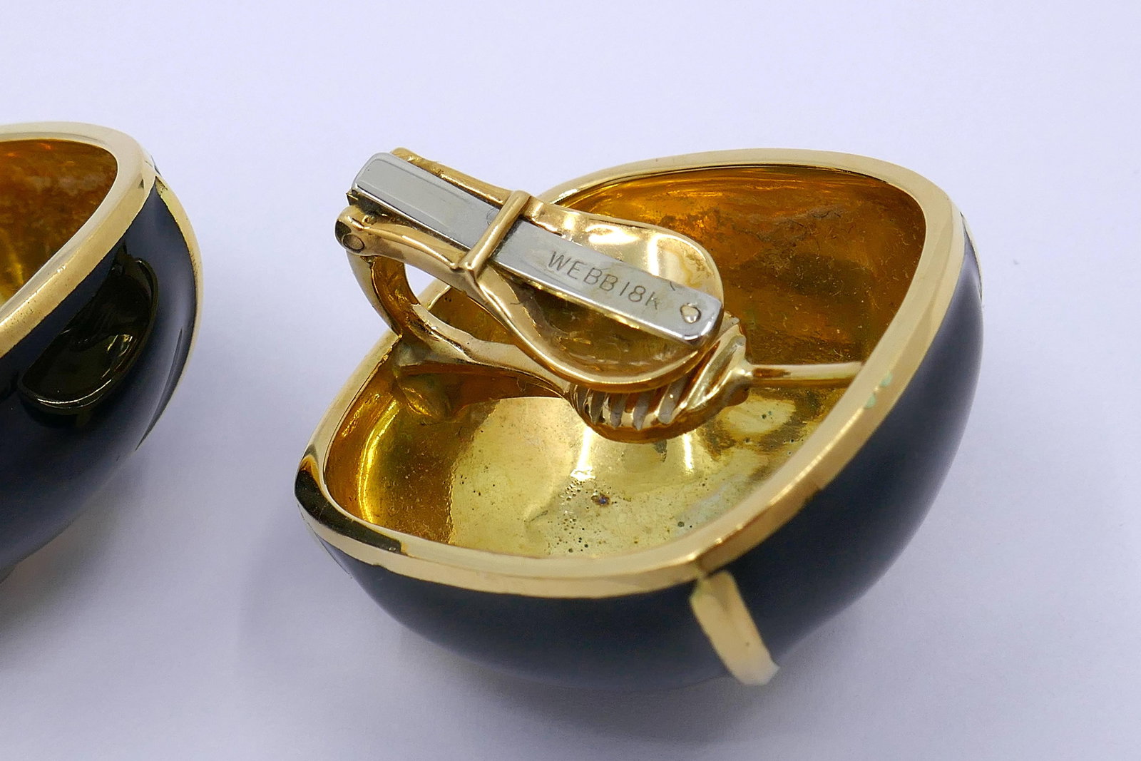 David Webb Black Enamel 18k Gold Jumbo Clip-on Earrings - 10